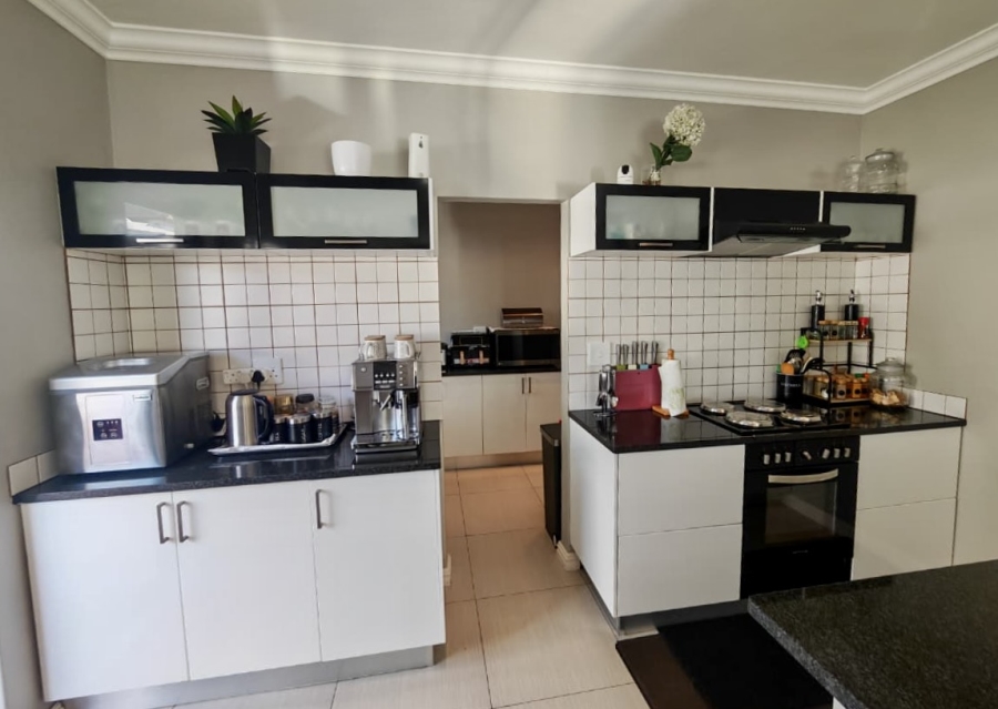 3 Bedroom Property for Sale in Myburgh Park Western Cape